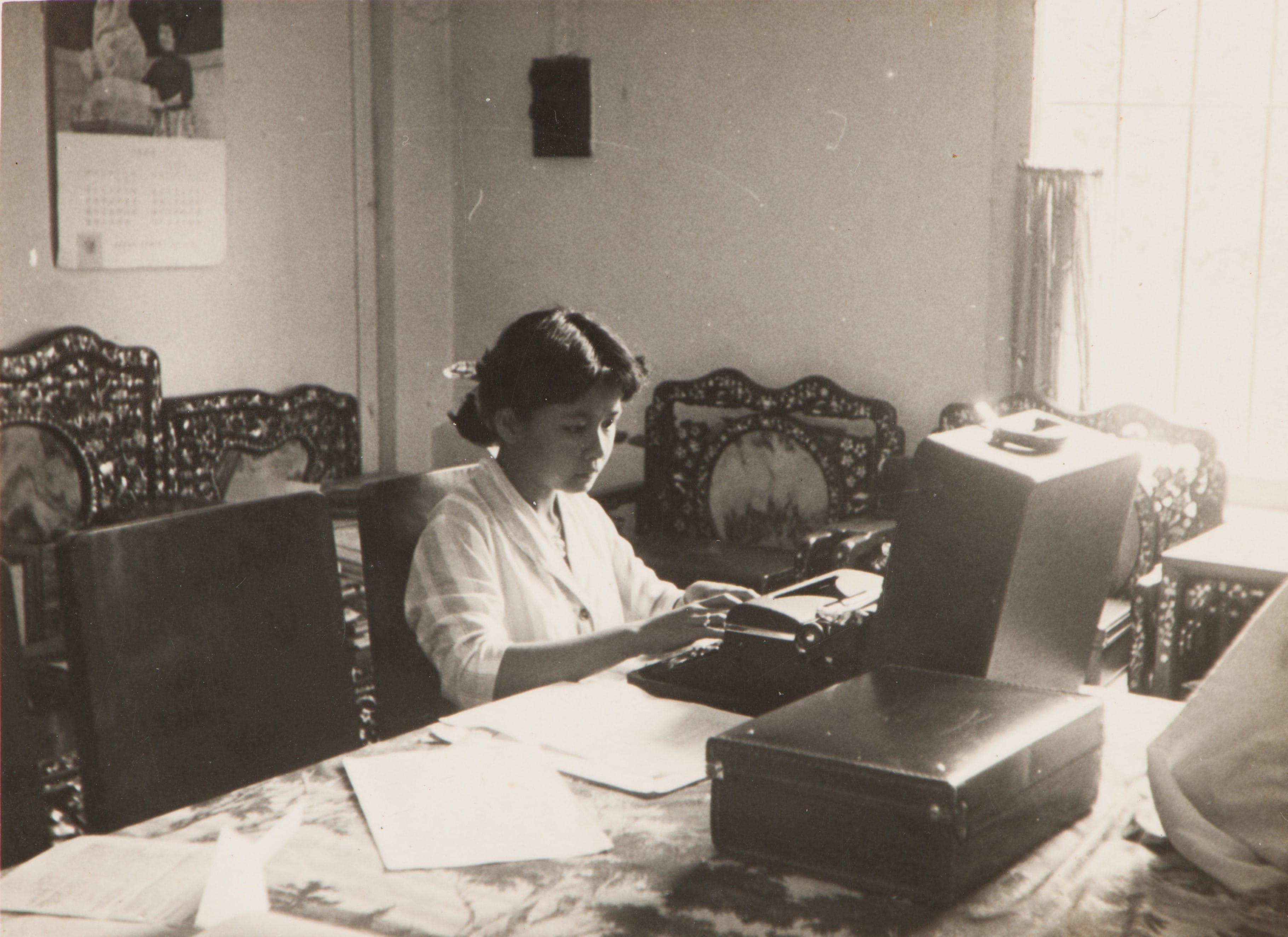 A Peranakan girl using the typewriter, late 19th to mid-20th centuries. Collection of Peranakan Museum. Gift of Mr and Mrs Lee Kip Lee.